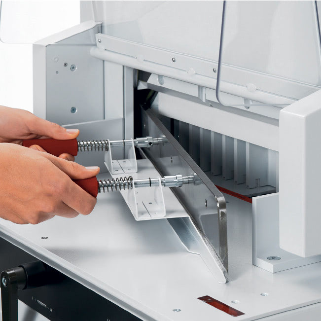 Elektrischer Stapelschneider IDEAL 4850 sicherer Messerwechsel
