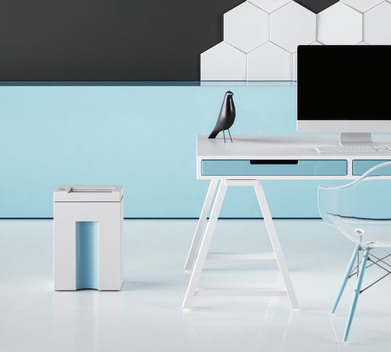 IDEAL Schreibtisch-Aktenvernichter im Büro neben Schreibtisch